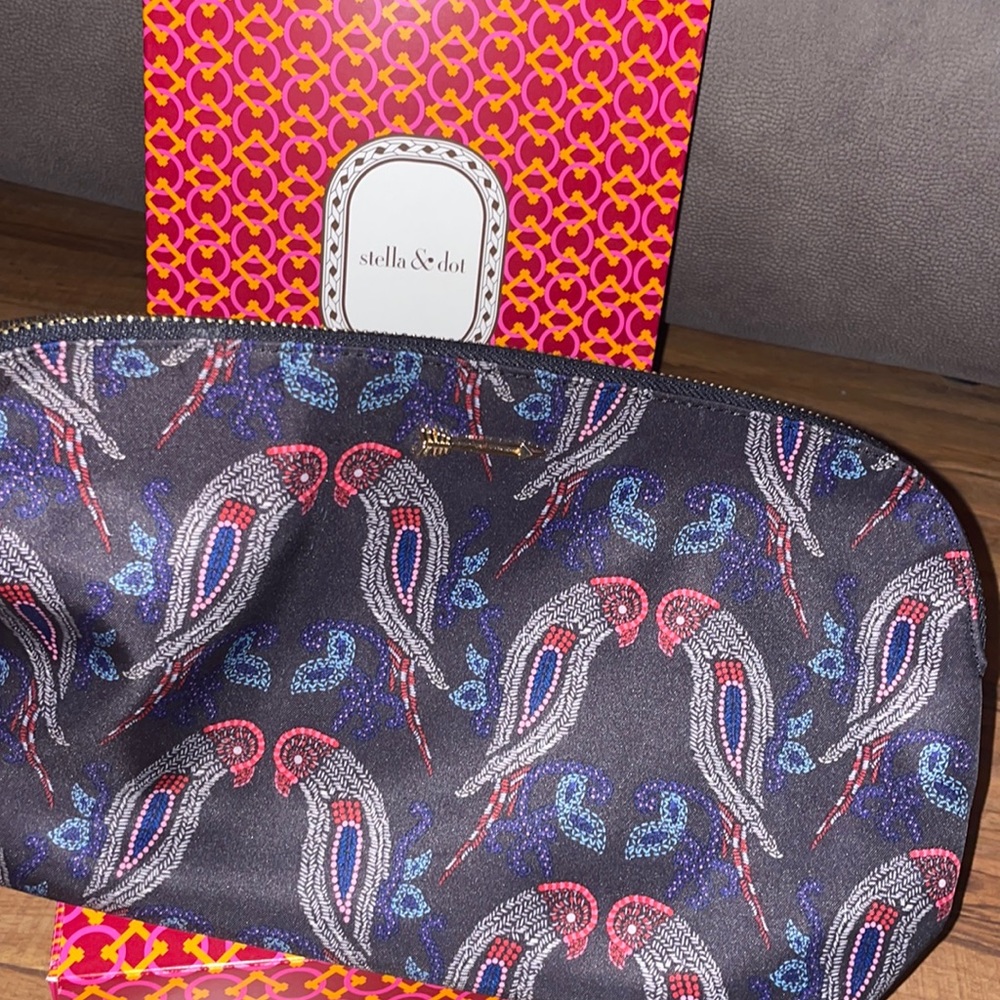 Stella & dot zipper pouch